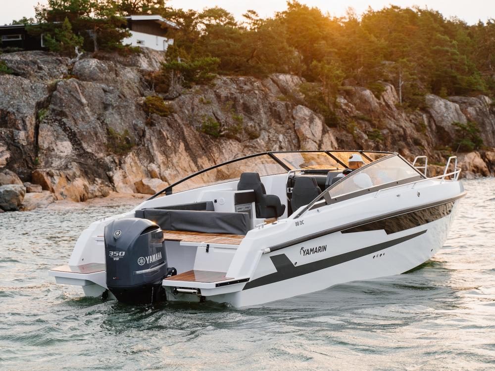 Day cruiser / bateau de sport — véhicule réel qui a inspiré la Shitzu Tropic de GTA 6